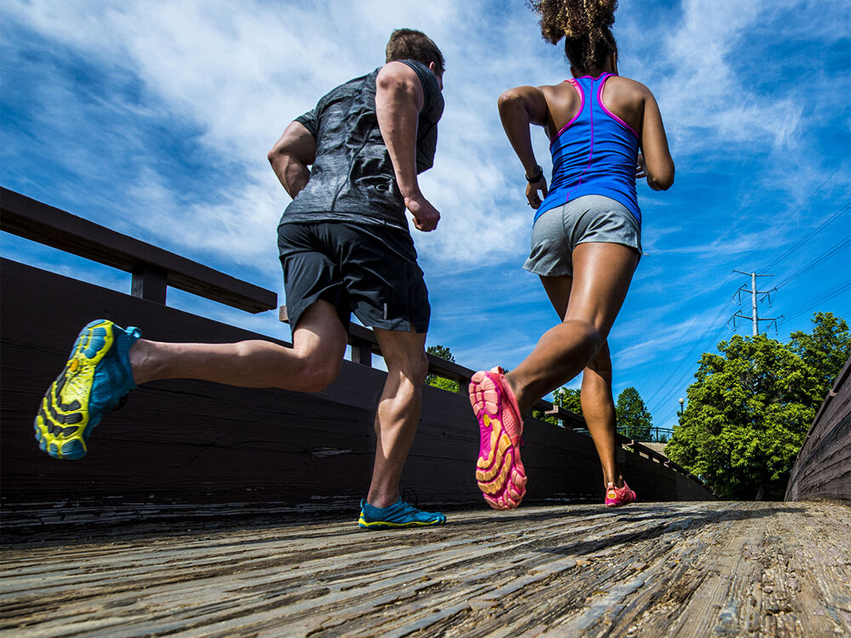 5 причини защо босото ходене е полезно и ролята на Vibram Five Fingers